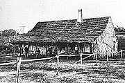 壁面にオヒアの材が使われた1866年の建物